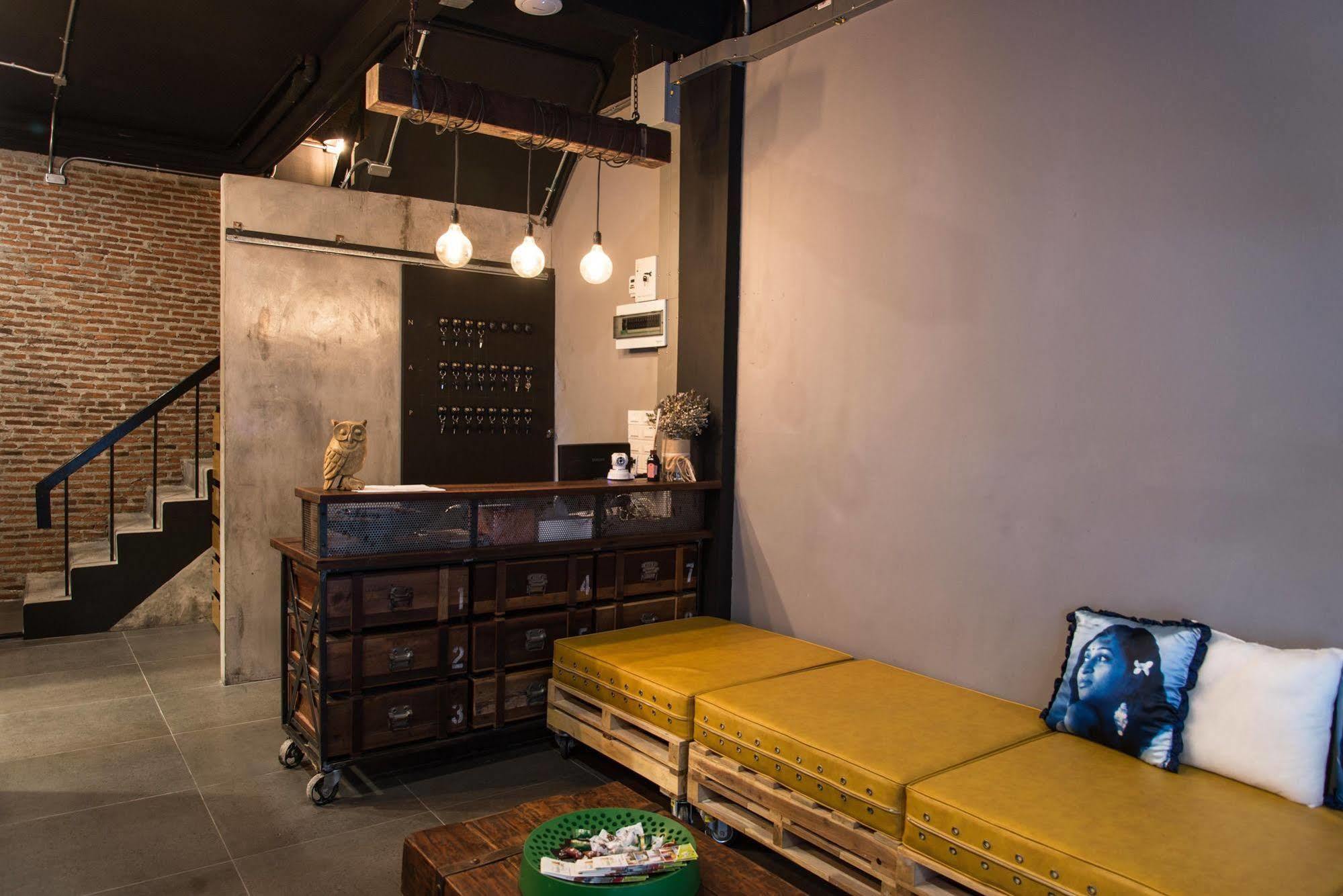 Nap@Pan Hostel Silom Банкок Екстериор снимка