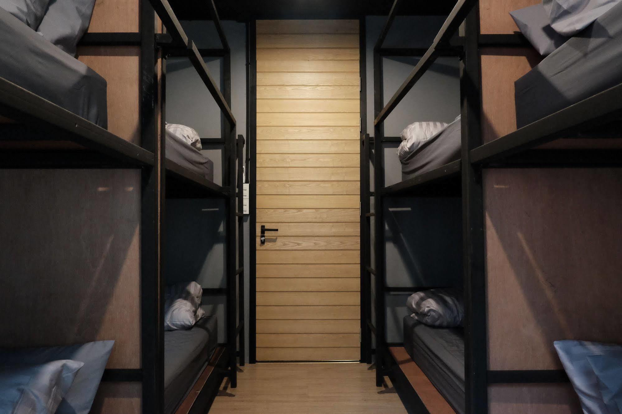 Nap@Pan Hostel Silom Банкок Екстериор снимка